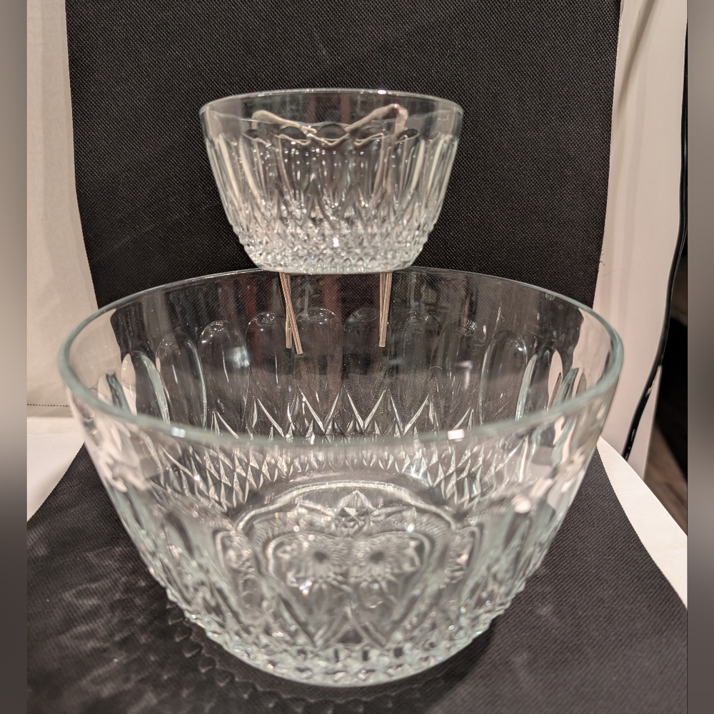 Vintage Three Piece Clear Glass Chip And Dip Set, With Clip.